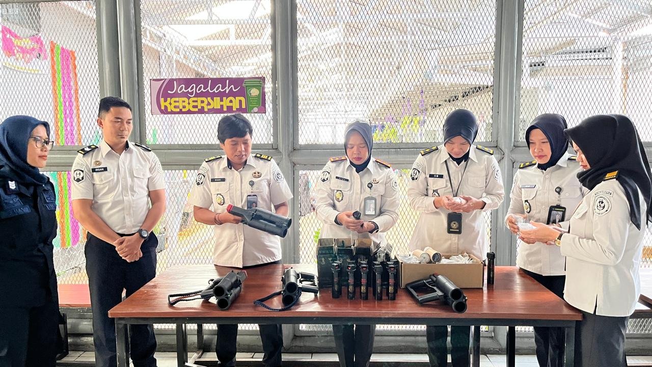 Pastikan Kesiapsiagaan Pengamanan, Lapas Perempuan Kelas III Pangkalpinang Cek Gas Air Mata dan Pepper Spray